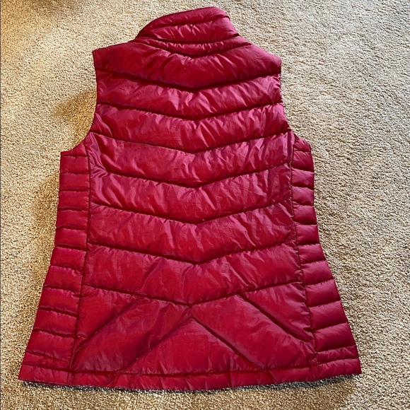 CIRQ Goose Down Feather 700 Fill Quilted Puffer Vest Red Medium - Picture 7 of 13